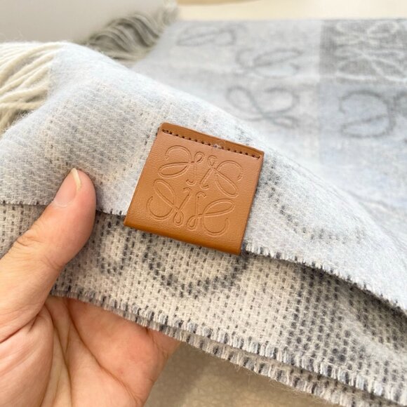 Loewe logo Scarf - Picture 6 of 7